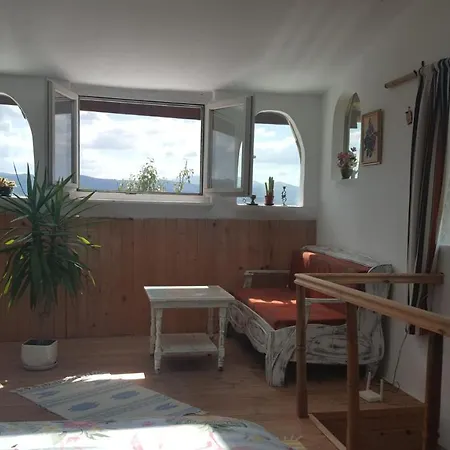 Cob House Adonai Bogdanchovtsi
