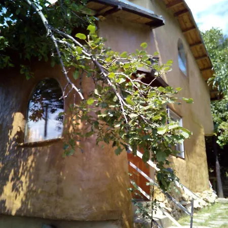 Cob House Adonai * Bogdanchovtsi