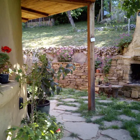 Cob House Adonai 게스트하우스 Bogdanchovtsi