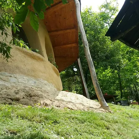 Cob House Adonai Bogdanchovtsi
