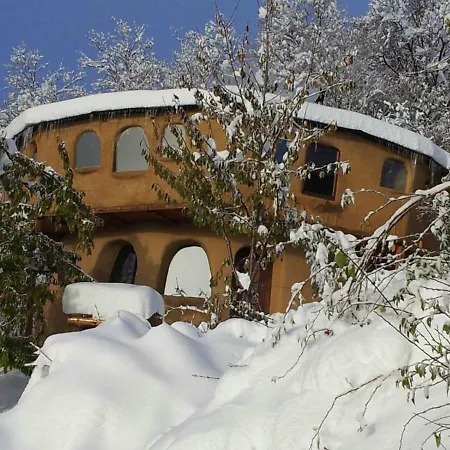 게스트하우스 Cob House Adonai Bogdanchovtsi